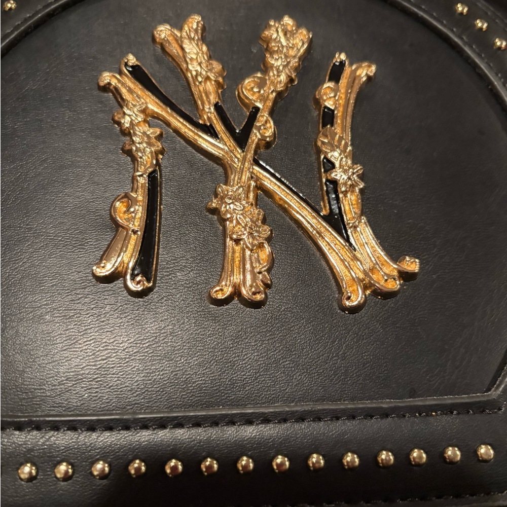 Black and Gold Crossbody Bag - Picture 8 of 9